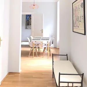 https://classic-moderncharming-7min-to-viennas-center-apartment.vienna-besthotels.com