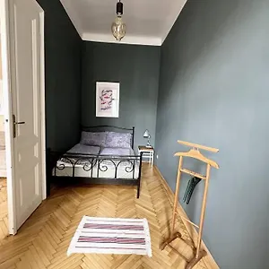 https://sunnycharming-7min-to-viennas-center-apartment.vienna-besthotels.com